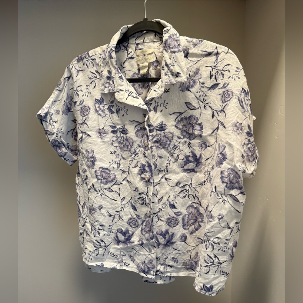 Cynthia Rowley White Short-Sleeve Button-Up Blouse with Blue Floral Print